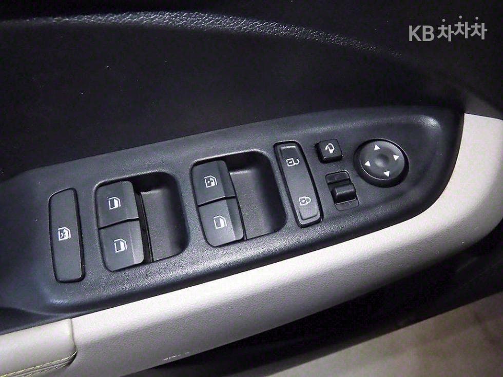 Hyundai VenueGasoline 1.6 FLUX - 13
