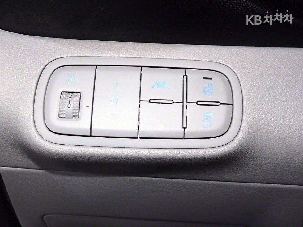 Hyundai VenueGasoline 1.6 FLUX - 14