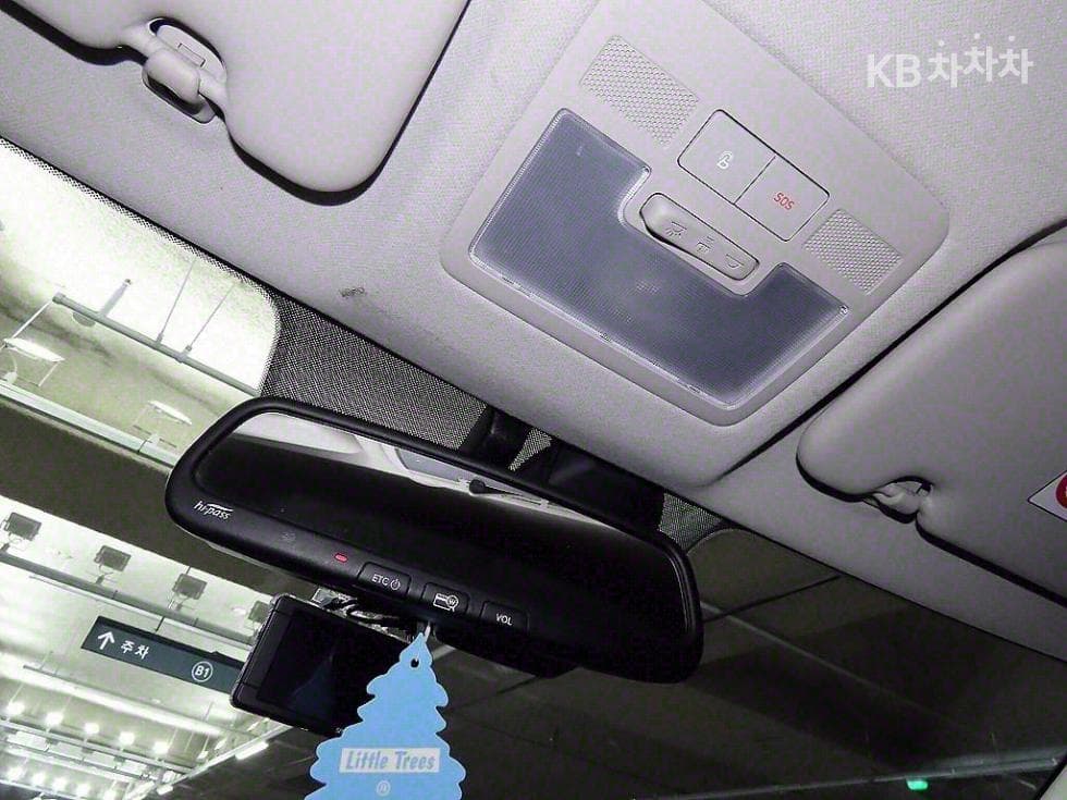 Hyundai VenueGasoline 1.6 FLUX - 16