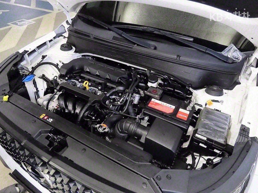 Hyundai VenueGasoline 1.6 FLUX - 18