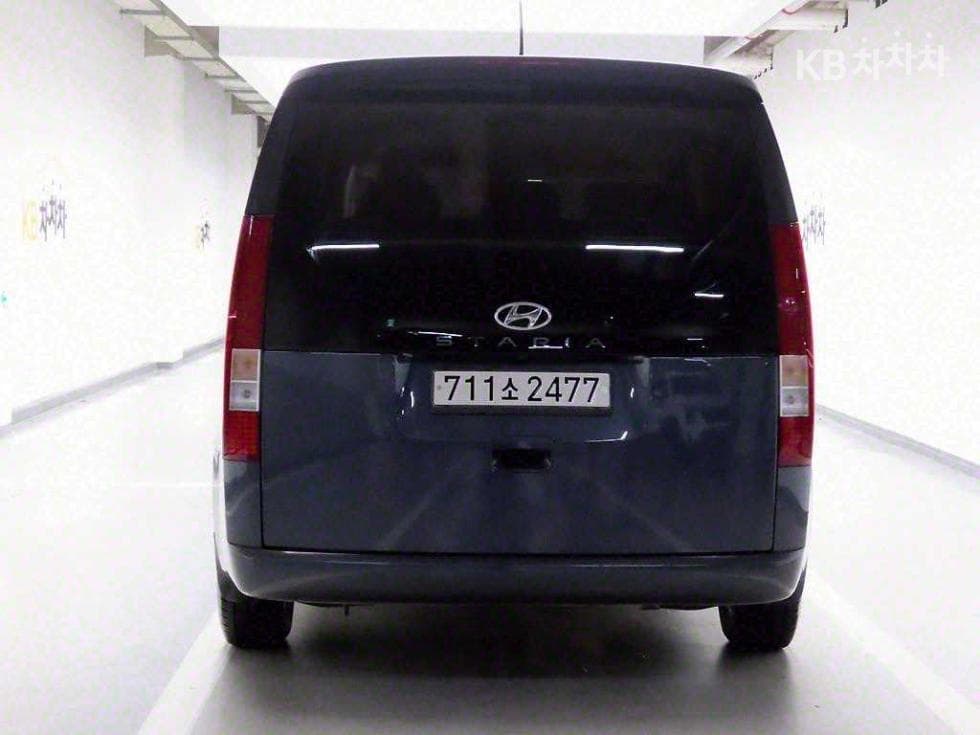 Hyundai Staria 2.2 Tourer 11 AWD Hyundai - Image 3