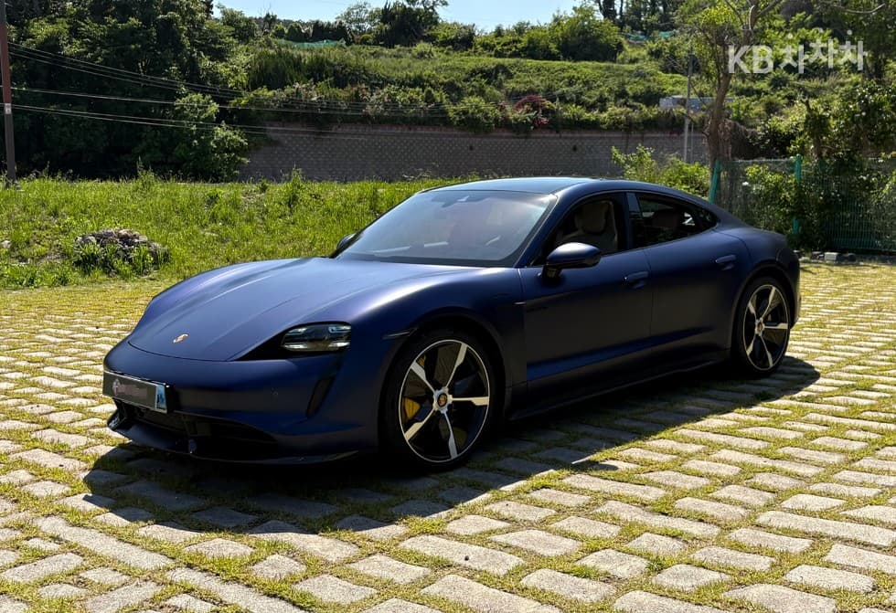 Porsche Taycan Turbo S - Image 1