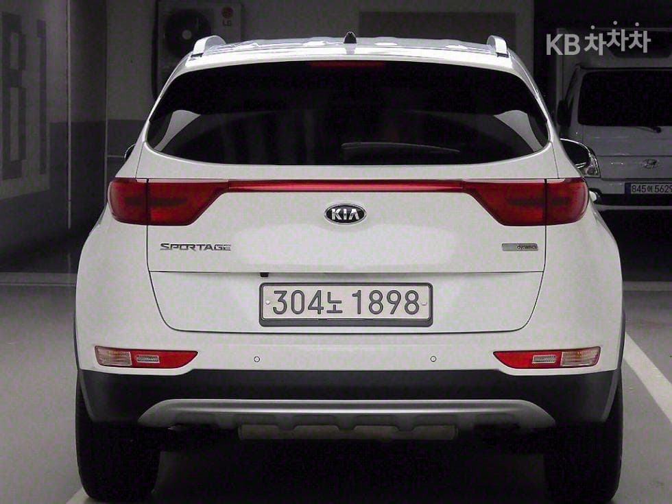 Kia Sportage 4th Generation Diesel 2.0 2WD Prestige - Image 3
