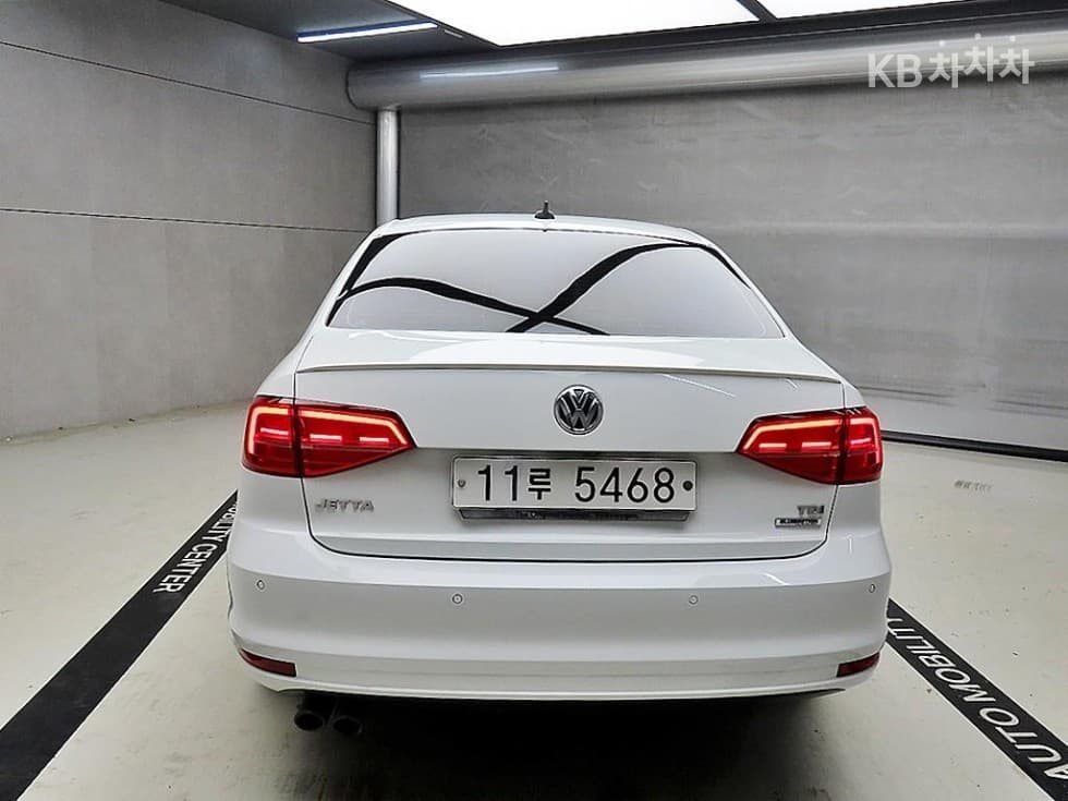 Volkswagen New Jetta2.0 Turbo Diesel Injection BlueMotion 6세대 Premium - 3