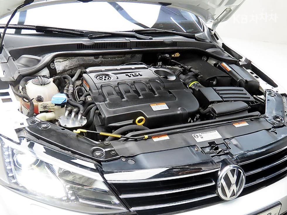 Volkswagen New Jetta2.0 Turbo Diesel Injection BlueMotion 6세대 Premium - 6