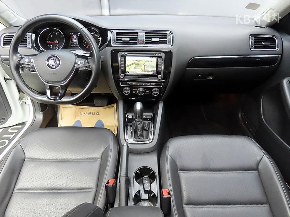 Volkswagen New Jetta2.0 Turbo Diesel Injection BlueMotion 6세대 Premium - 7