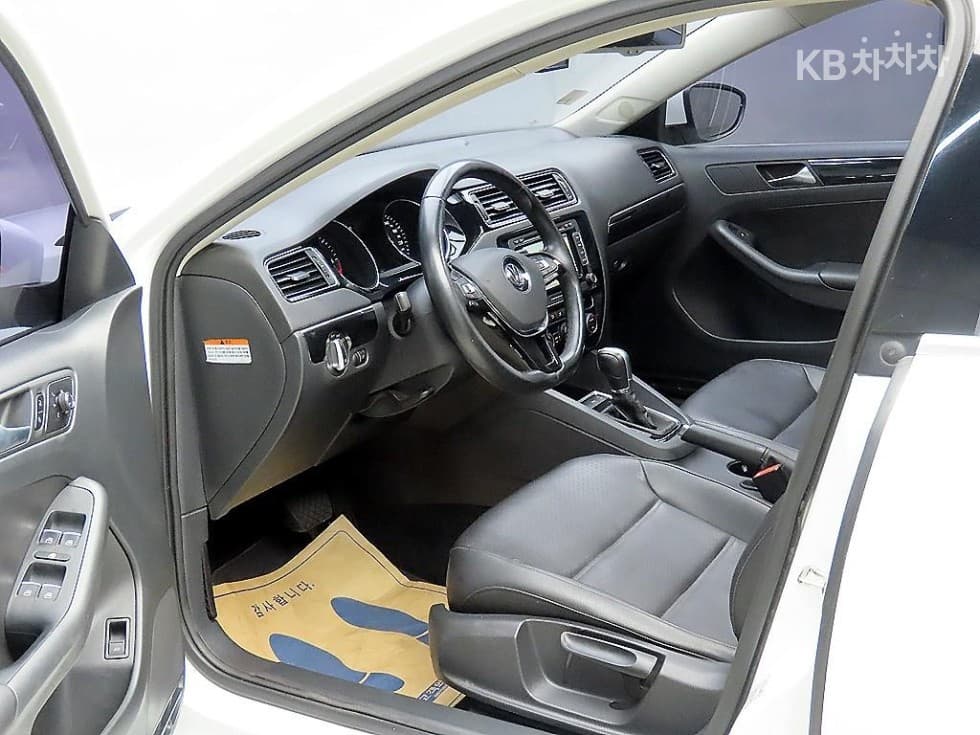Volkswagen New Jetta2.0 Turbo Diesel Injection BlueMotion 6세대 Premium - 8