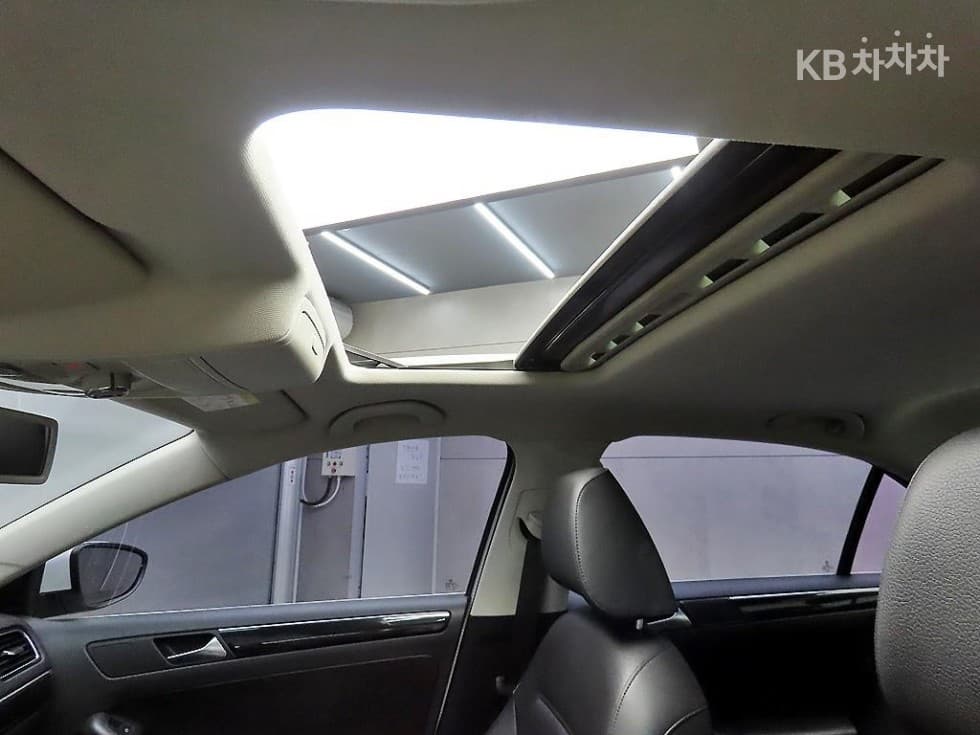 Volkswagen New Jetta2.0 Turbo Diesel Injection BlueMotion 6세대 Premium - 10