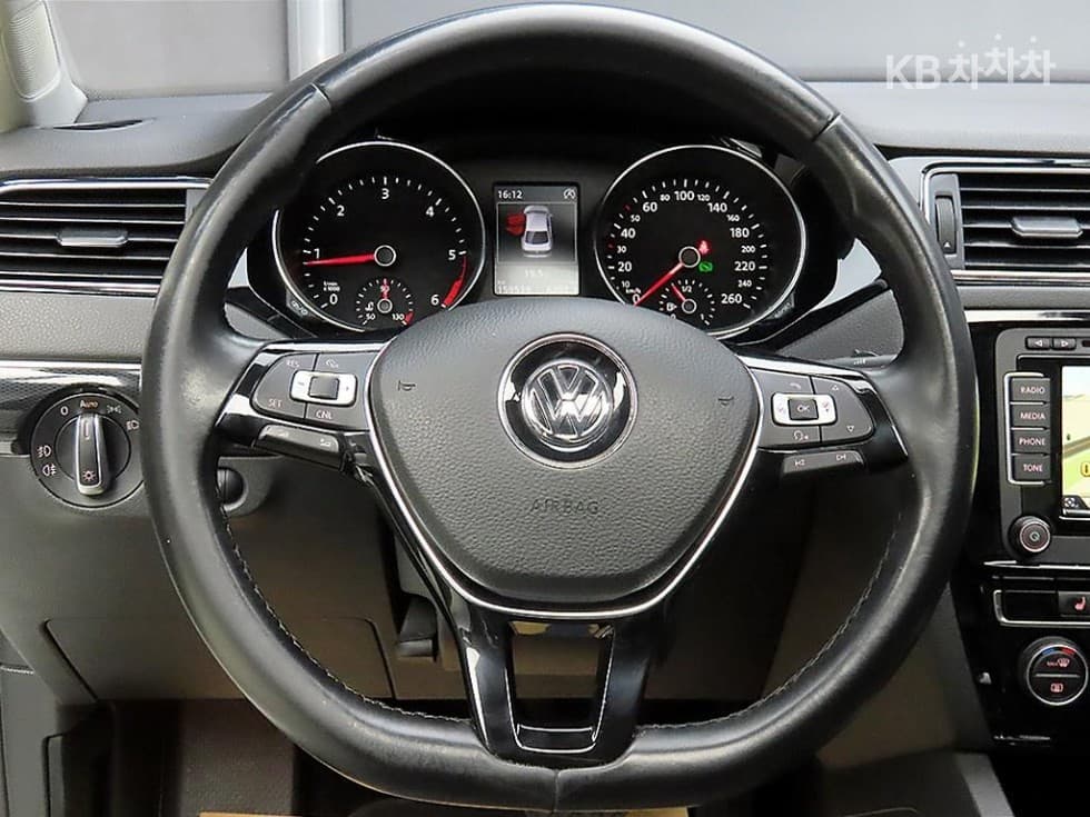 Volkswagen New Jetta2.0 Turbo Diesel Injection BlueMotion 6세대 Premium - 15