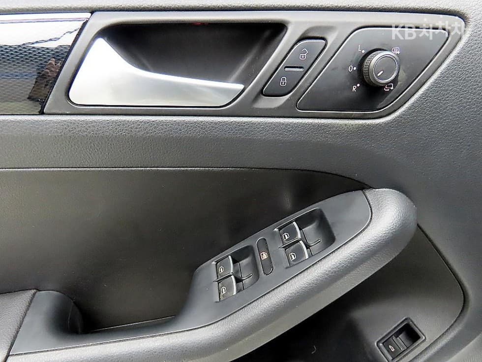 Volkswagen New Jetta2.0 Turbo Diesel Injection BlueMotion 6세대 Premium - 19