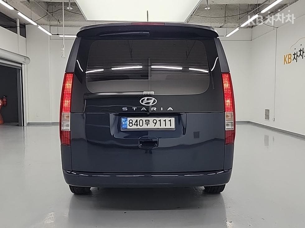 Hyundai Starea Cargo 2.2 Cargo 3 Moderne - Image 3