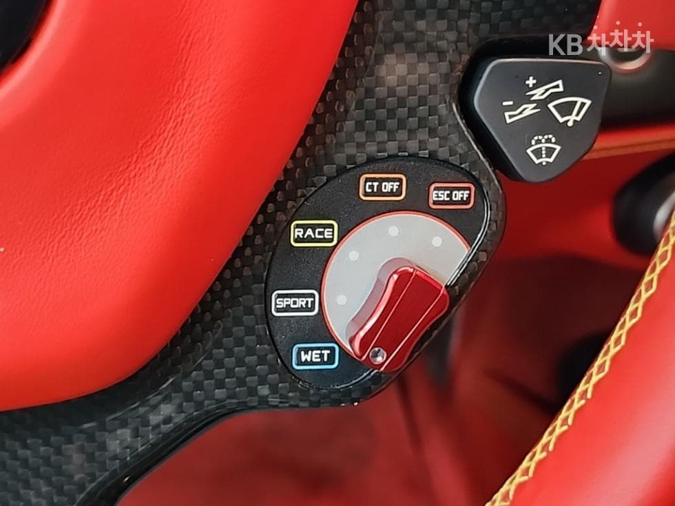 페라리 488 GTB3.9 V8 - 13