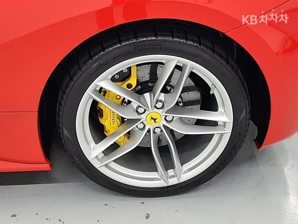페라리 488 GTB3.9 V8 - 18