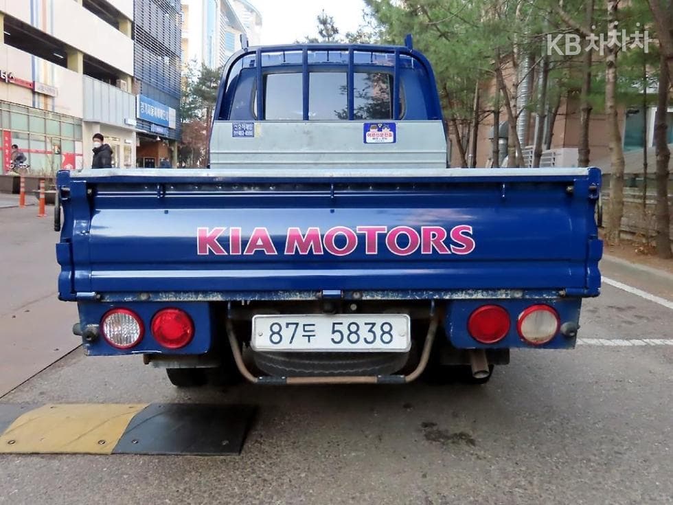 Киа Бонго 3 (лек)1 тон Удължено междуосие Двойна Кабина CRDi Limited - 3