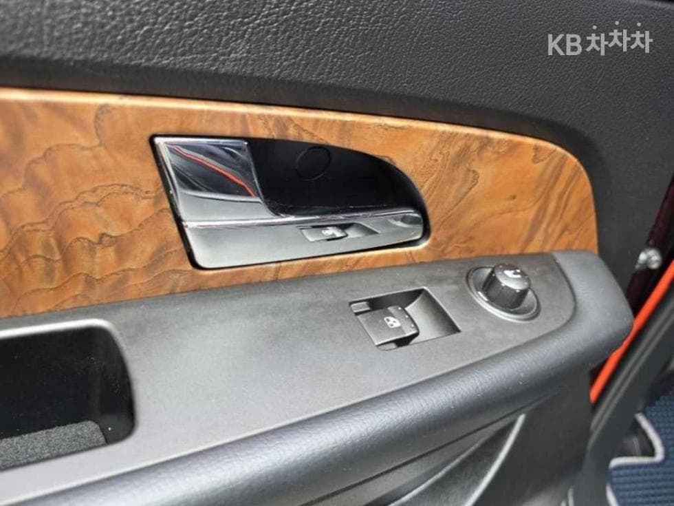 КейДжи Мобилити RextonW7-местен (Лимузин) 4x4 RX7 Лукс - 6