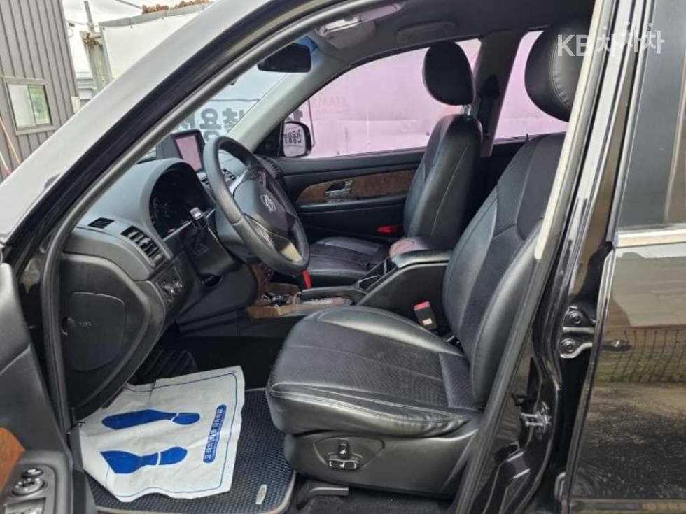 КейДжи Мобилити RextonW7-местен (Лимузин) 4x4 RX7 Лукс - 9