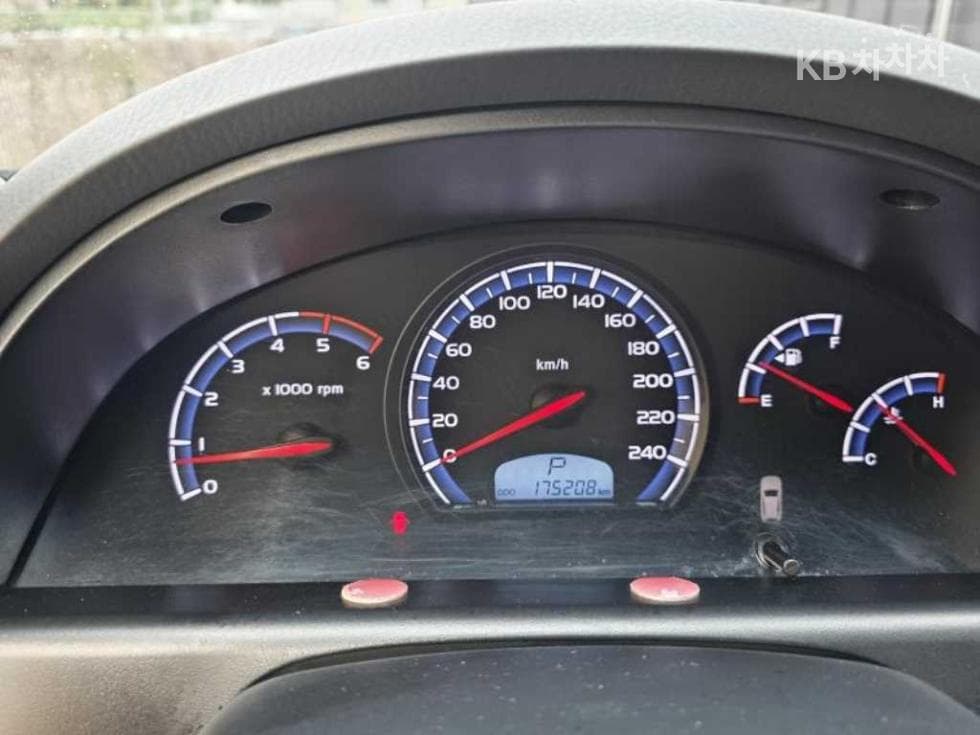 КейДжи Мобилити RextonW7-местен (Лимузин) 4x4 RX7 Лукс - 13