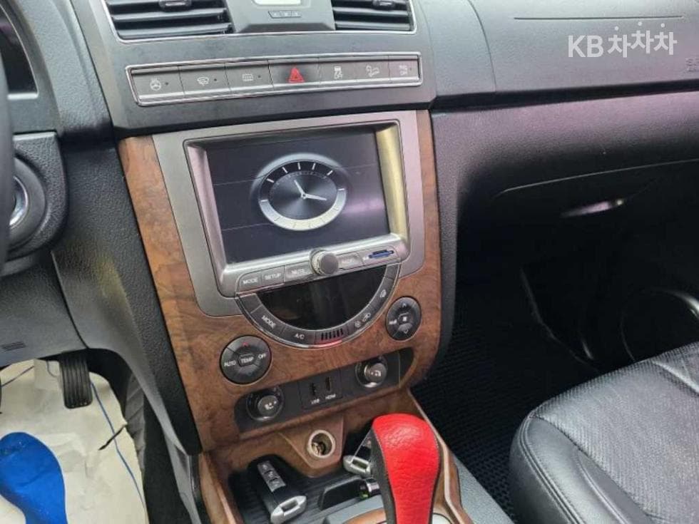 КейДжи Мобилити RextonW7-местен (Лимузин) 4x4 RX7 Лукс - 15