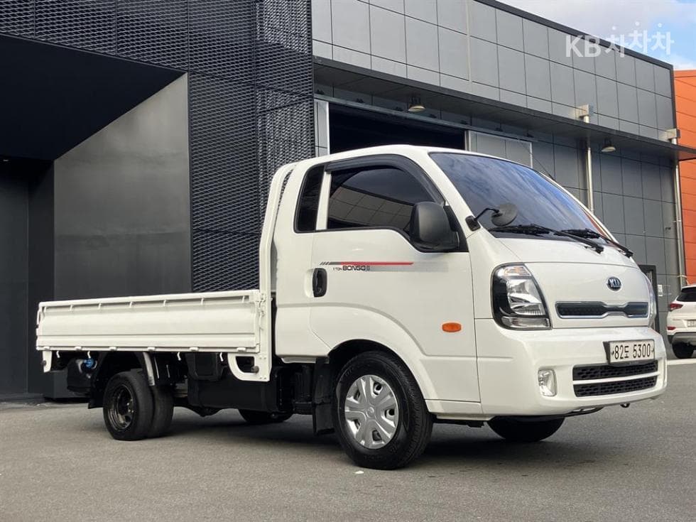 Киа The New (фейслифт) Бонго 3 (лек) 1 тон Королевска кабина Удължено междуосие 2WD L - Image 1