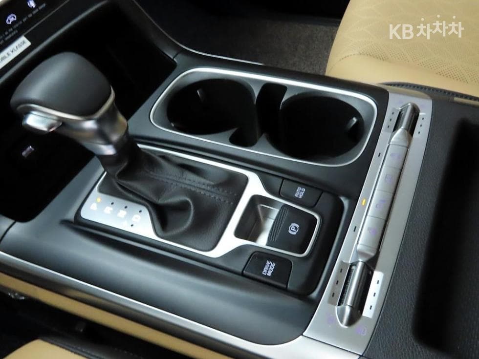 Киа Канивал 4-то поколениеD2.2 9-местен Престиж - 10