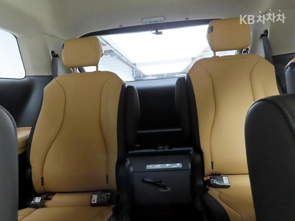 Киа Канивал 4-то поколениеD2.2 9-местен Престиж - 15