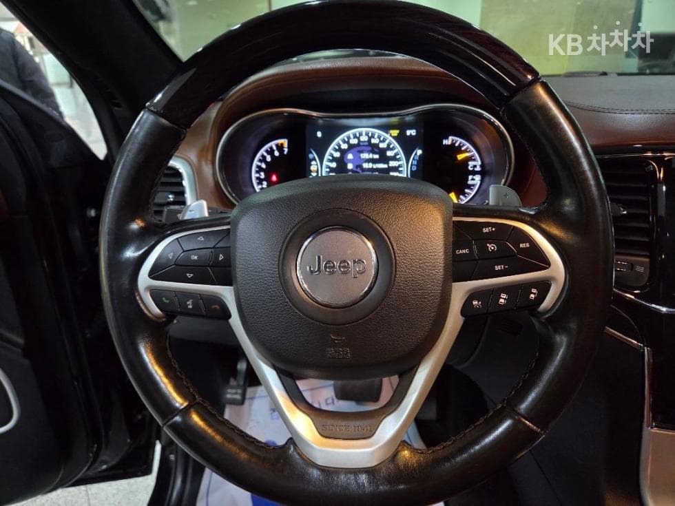 지프 그랜드 체로키3.6 서밋 - 9