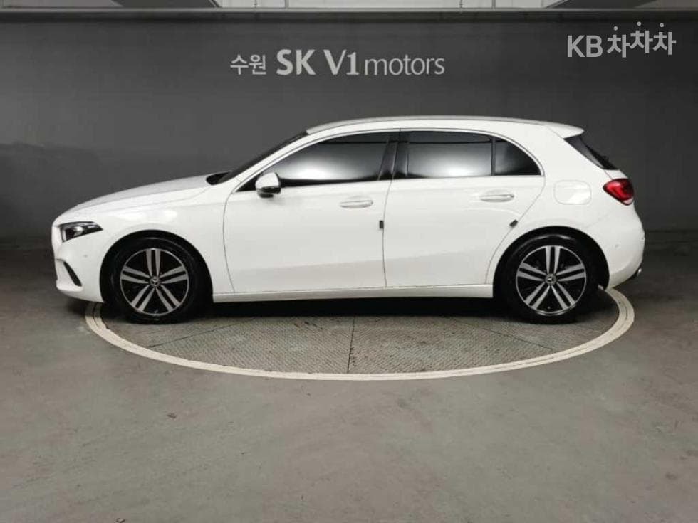 Mercedes-Benz A클래스(W177)A220 Hatchback Стандартен - 4