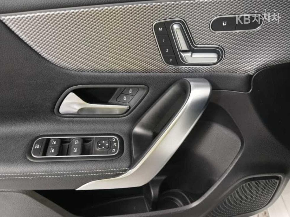Mercedes-Benz A클래스(W177)A220 Hatchback Стандартен - 9