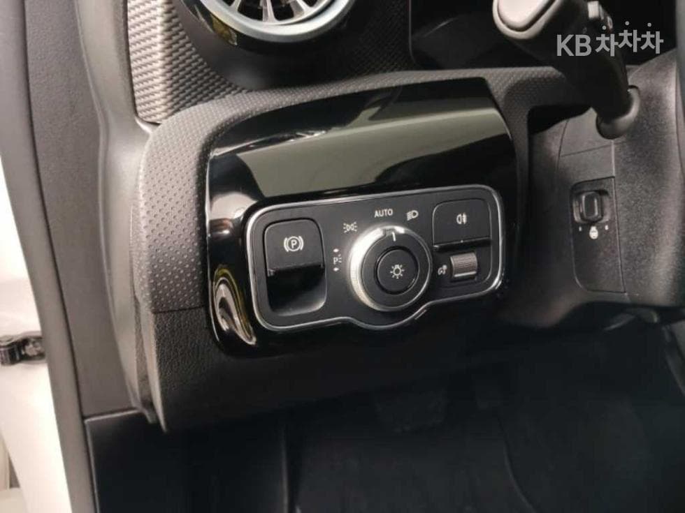 Mercedes-Benz A클래스(W177)A220 Hatchback Стандартен - 12