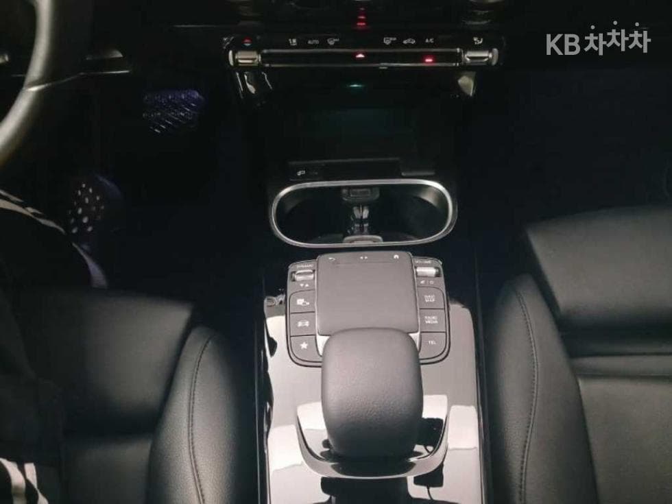 Mercedes-Benz A클래스(W177)A220 Hatchback Стандартен - 15