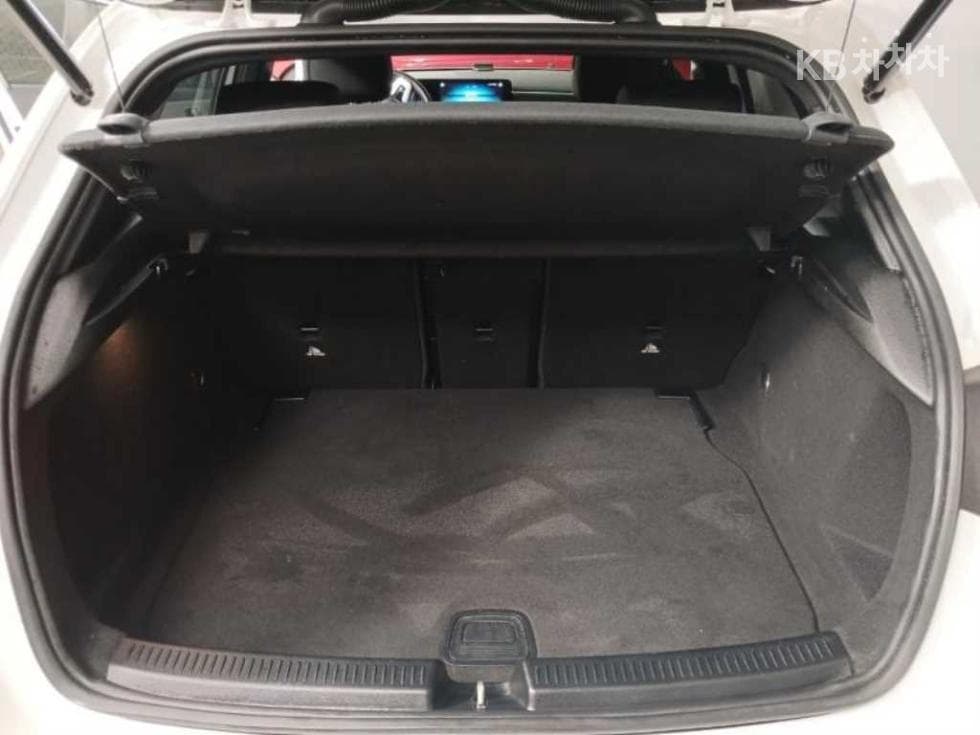 Mercedes-Benz A클래스(W177)A220 Hatchback Стандартен - 18