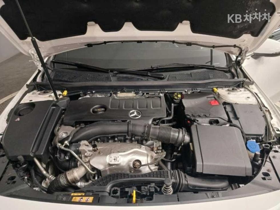Mercedes-Benz A클래스(W177)A220 Hatchback Стандартен - 19