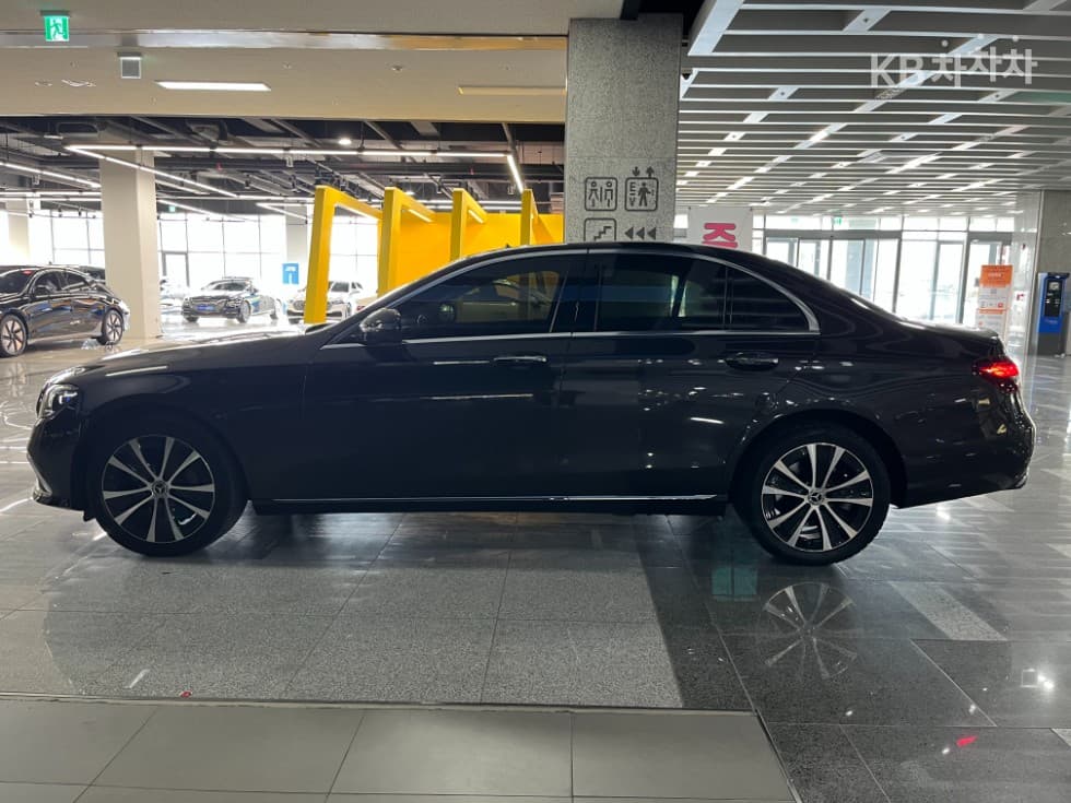 Mercedes-Benz E-Клас (W213)E300e 4MATIC Exclusive - 17