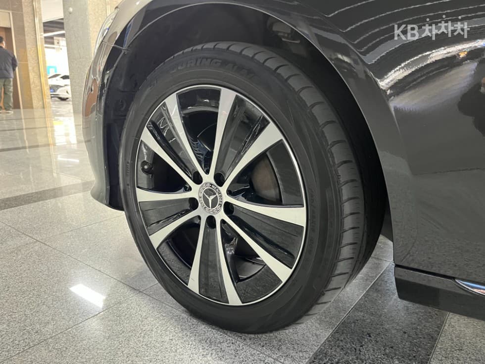 Mercedes-Benz E-Клас (W213)E300e 4MATIC Exclusive - 10