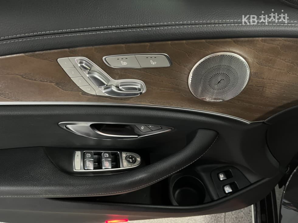 Mercedes-Benz E-Клас (W213)E300e 4MATIC Exclusive - 11