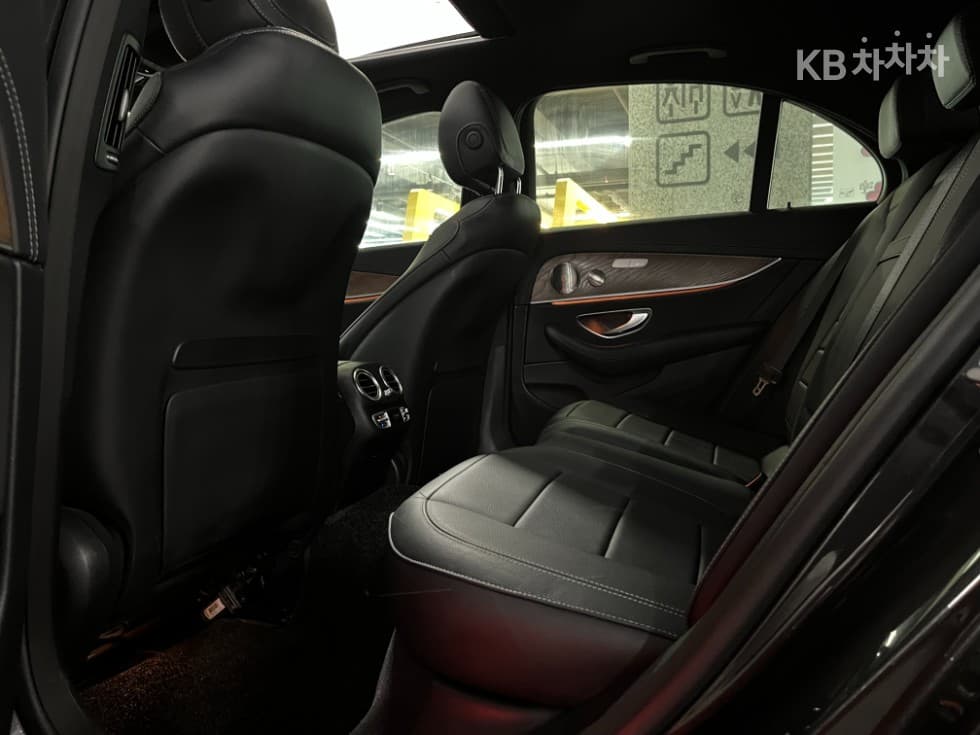 Mercedes-Benz E-Клас (W213)E300e 4MATIC Exclusive - 25