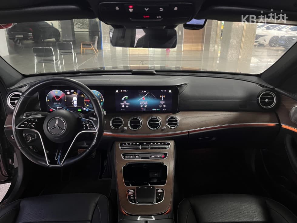 Mercedes-Benz E-Клас (W213)E300e 4MATIC Exclusive - 27