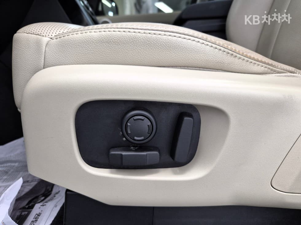 Land Rover 디스커버리52.0 SD4 SE - 16