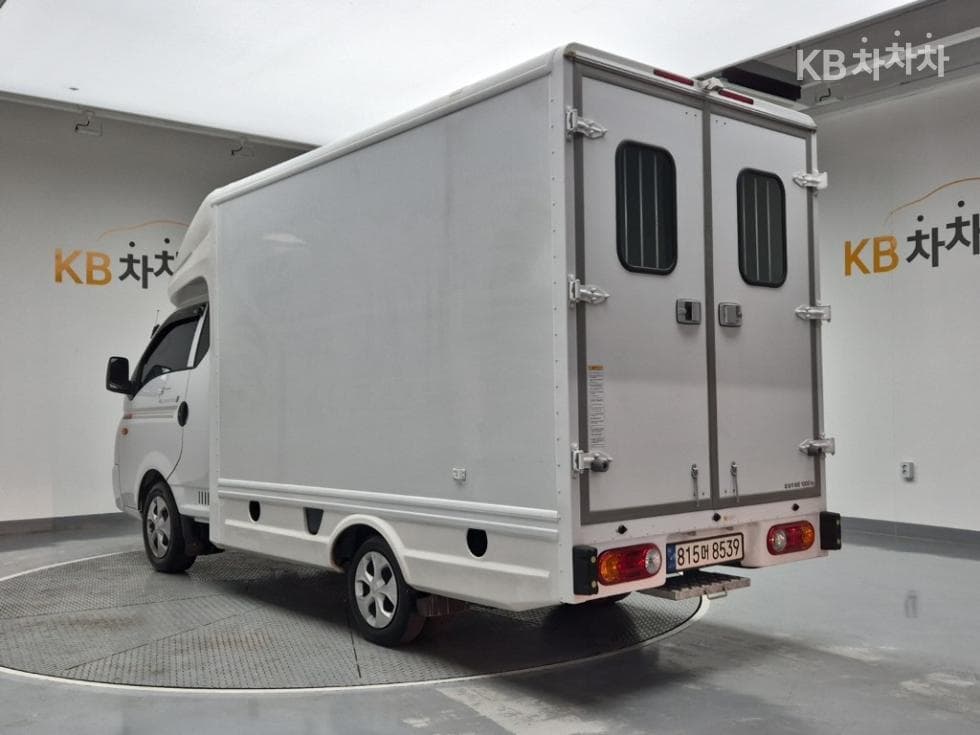 Hyundai Porter 2Extra Long Super Cab 시티Van Smart - 2