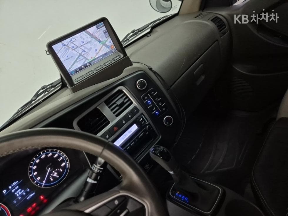 Hyundai Porter 2Extra Long Super Cab 시티Van Smart - 9