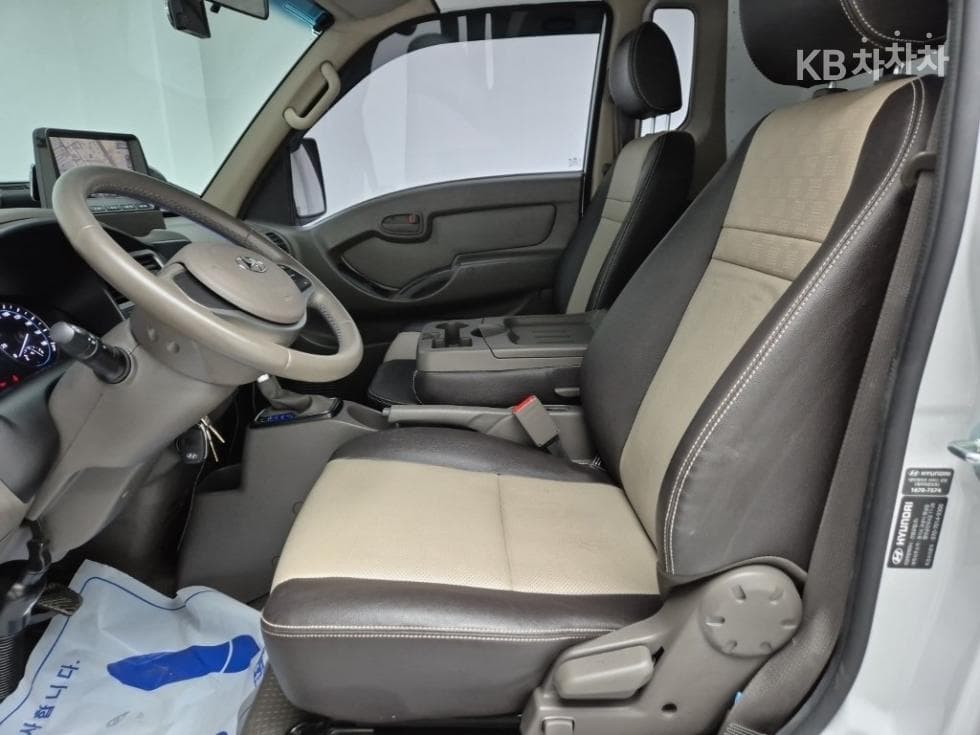 Hyundai Porter 2Extra Long Super Cab 시티Van Smart - 10