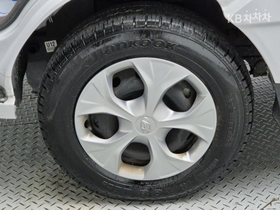 Hyundai Porter 2Extra Long Super Cab 시티Van Smart - 17