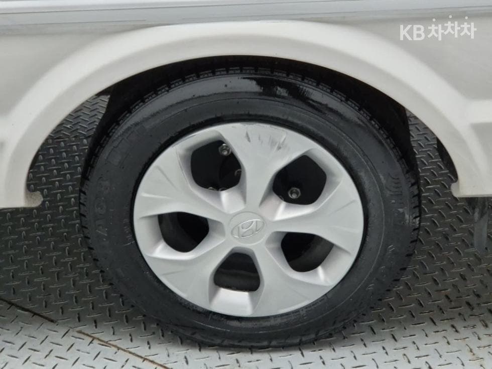 Hyundai Porter 2Extra Long Super Cab 시티Van Smart - 18