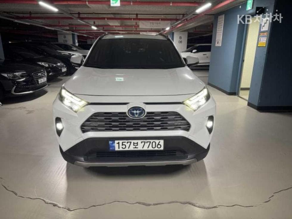 Toyota New RAV4 2.5L hybrid AWD Standard - Image 1