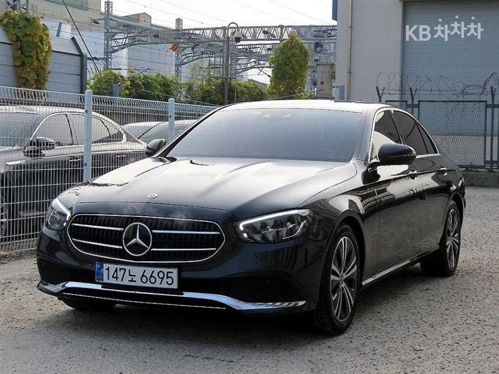 Mercedes-Benz E-Class (W213) E250 Avantgarde - Image 1