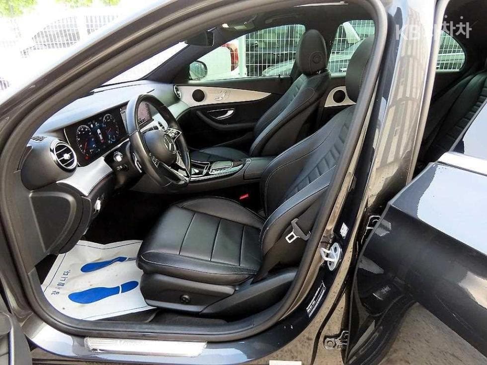 Mercedes-Benz E-Class (W213)E250 Avantgarde - 5