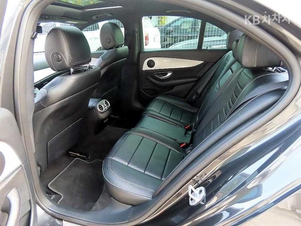 Mercedes-Benz E-Class (W213)E250 Avantgarde - 6
