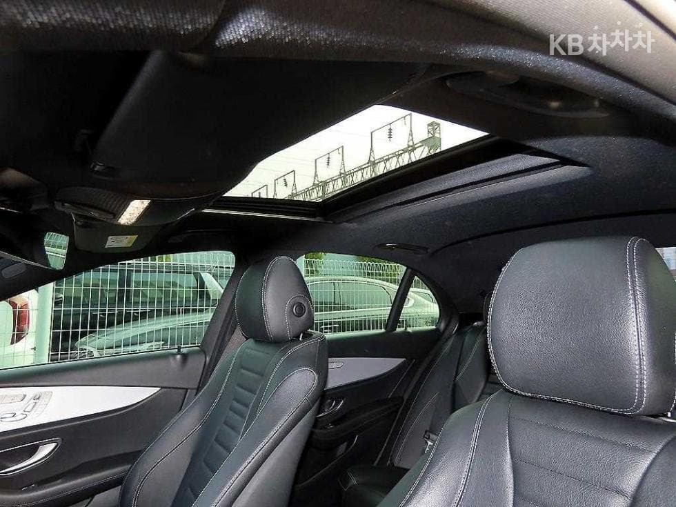 Mercedes-Benz E-Class (W213)E250 Avantgarde - 17