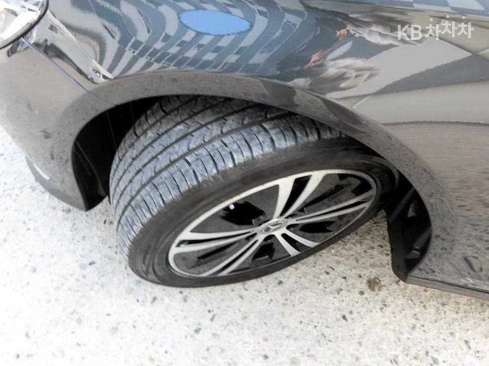 Mercedes-Benz E-Class (W213)E250 Avantgarde - 20