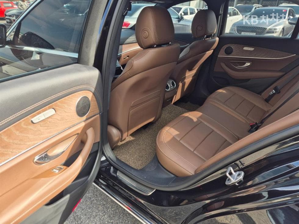 Mercedes-Benz E-Клас (W213)E250 Exclusive - 6